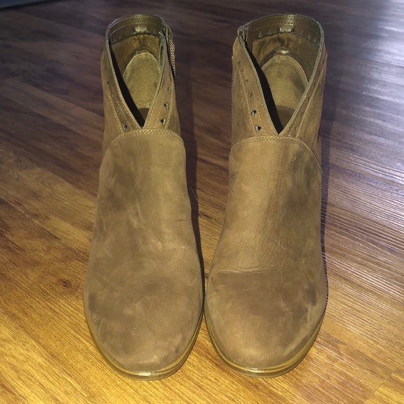 Vince Camuto booties - Picture 1 of 2